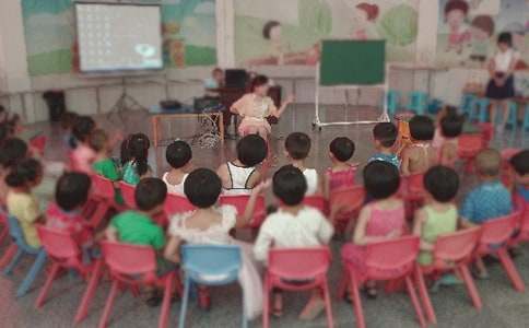 幼兒園老師辭職報告